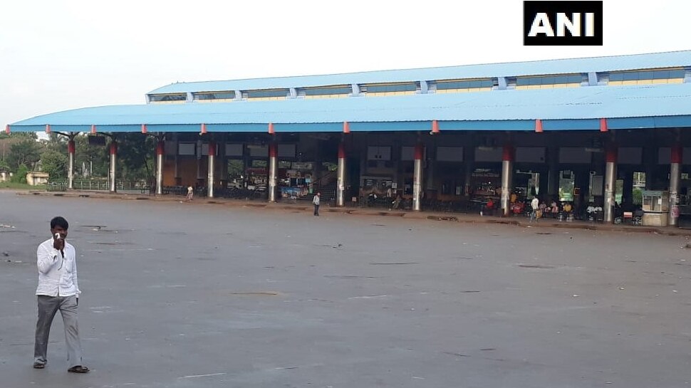 सभी दुकानें और ट्रांसपोर्ट सुविधा ठप्प All facilities are stopped