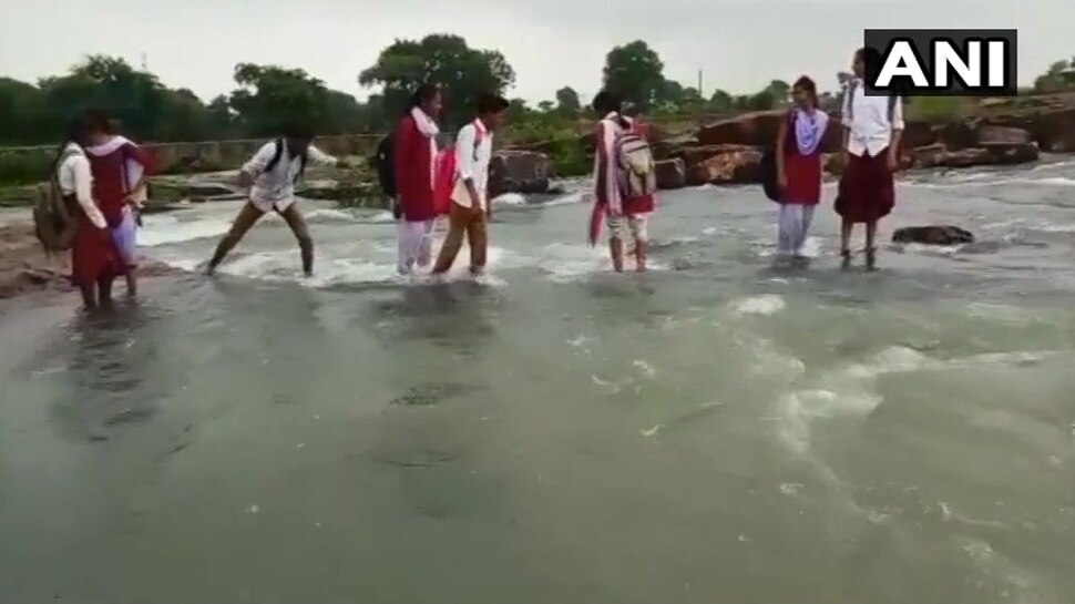 स्कूल जाना मुश्किल going to school is a difficult thing