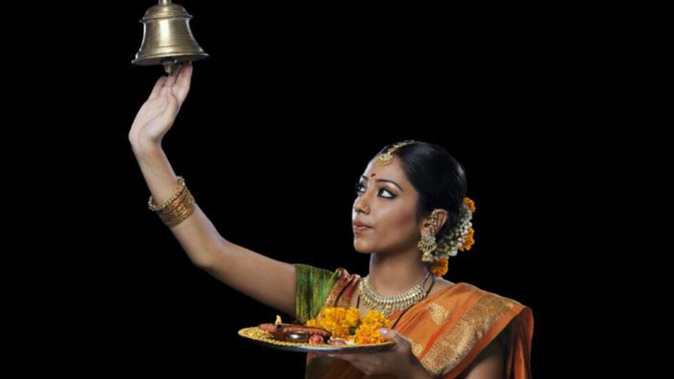 बुधवार को है सुहागिनों का खास पर्व तीज, जानिए क्या-क्या होता है इसमें खास know everything about teej that woman do for husband's long live