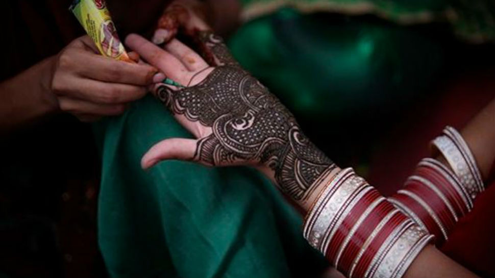 बुधवार को है सुहागिनों का खास पर्व तीज, जानिए क्या-क्या होता है इसमें खास know everything about teej that woman do for husband's long live