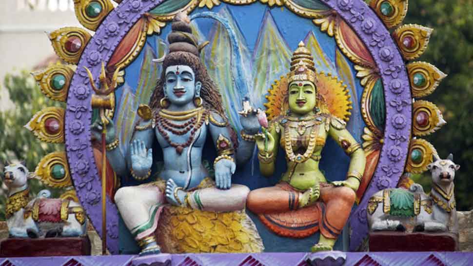 बुधवार को है सुहागिनों का खास पर्व तीज, जानिए क्या-क्या होता है इसमें खास know everything about teej that woman do for husband's long live
