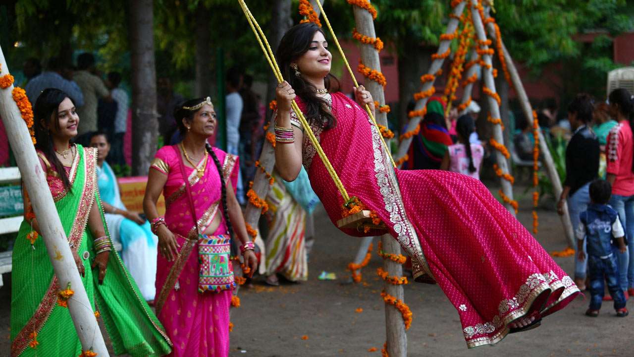 बुधवार को है सुहागिनों का खास पर्व तीज, जानिए क्या-क्या होता है इसमें खास know everything about teej that woman do for husband's long live