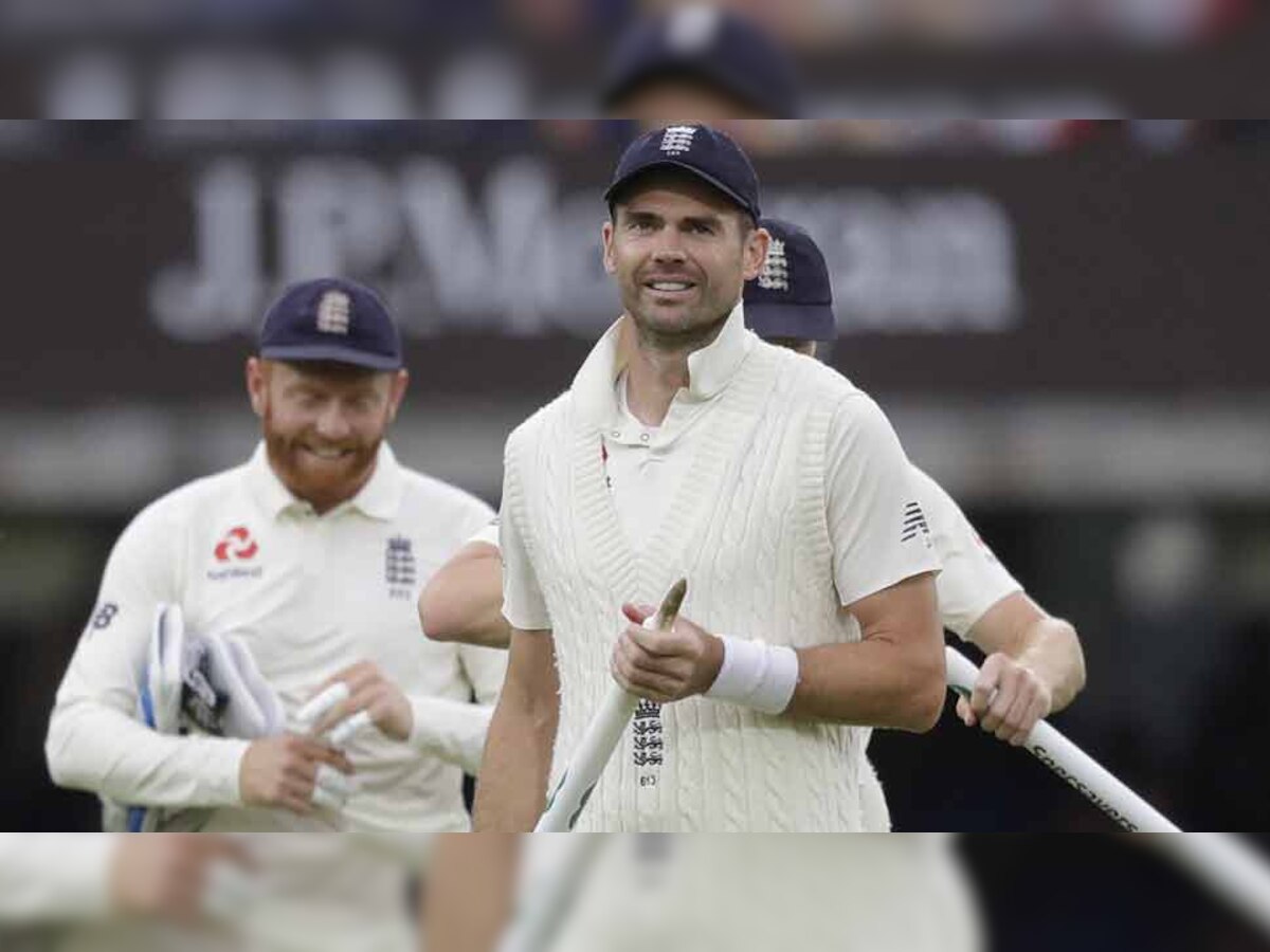 जेम्स एंडरसन टेस्ट क्रिकेट में 564 विकेट ले चुके हैं. उनसे ज्यादा विकेट सिर्फ मुरलीधरन, शेन वार्न और अनिल कुंबले ही ले सके हैं. (फोटो: PTI) 