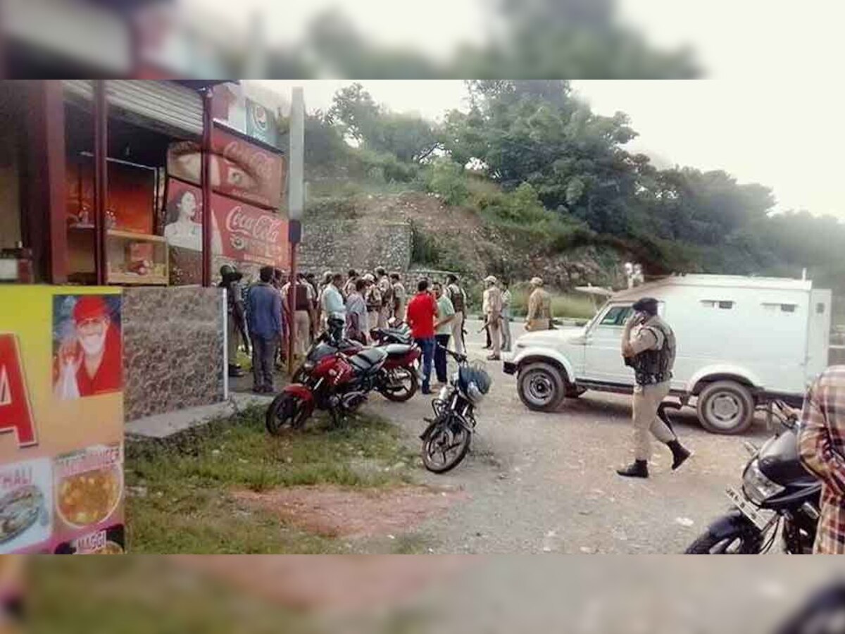 जम्मू कश्मीर: नेशनल हाइवे पर वाहन चैकिंग के दौरान पुलिसकर्मियों पर गोलीबारी, कटरा में हाई अलर्ट