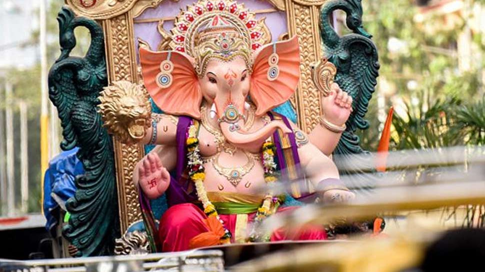 पूजा का शुभ मुहूर्त दोपहर 12 बजे से रात 12 बजे तक है Ganesh Chaturthi The Curse of the Moon