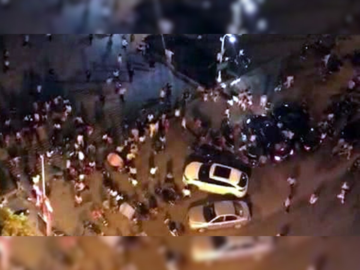 VIDEO : पहले भीड़ में घुसाई कार और बाद में लोगों को मारने लगा चाकू, 9 की मौत, 46 घायल