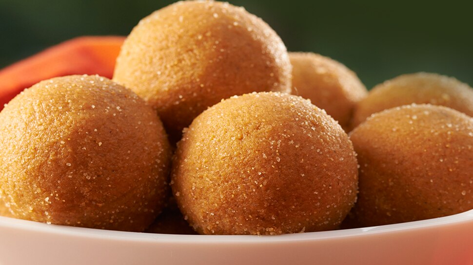 बेसन के लड्डू Besan Laddu