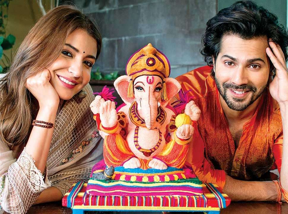 बप्पा की मूर्ति के साथ अनुष्का शर्मा और वरुण धवन Anushka Sharma and Varun dhawan with Bappa