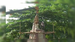 कुंभ की तैयारियों के लिए पार्क से हटाई गई नेहरू की मूर्ति, कांग्रेस कार्यकर्ता भड़के