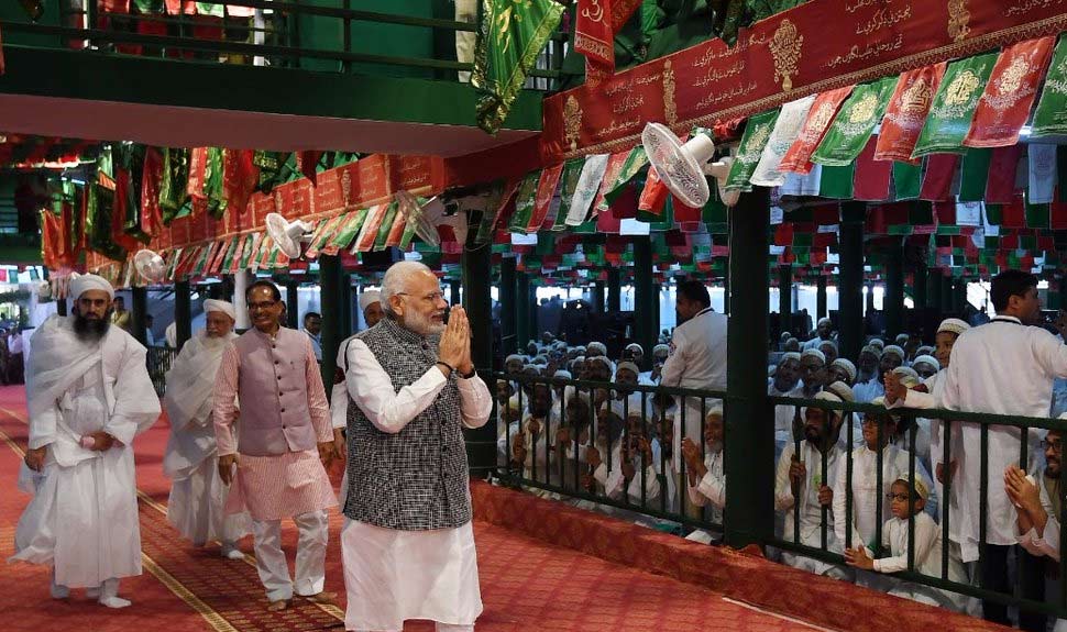 प्रधानमंत्री बोहरा समुदाय के अशरा मबारक कार्यक्रम में पहुंचे Modi calls Dawoodi Bohra community his family
