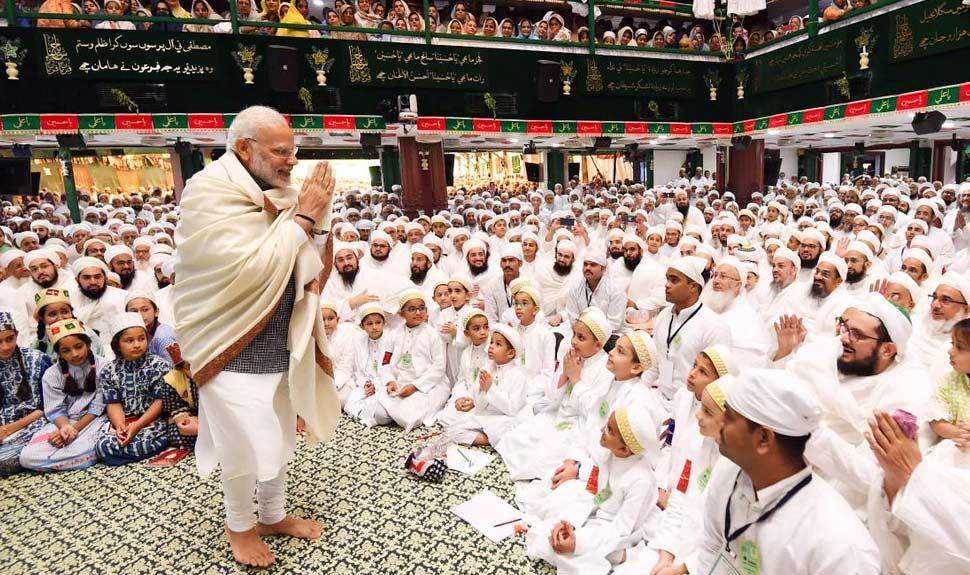PM अशरा मुबारक के पवित्र मौके पर इंदौर पहुंचे Narendra Modi reaches out to Dawoodi Bohra