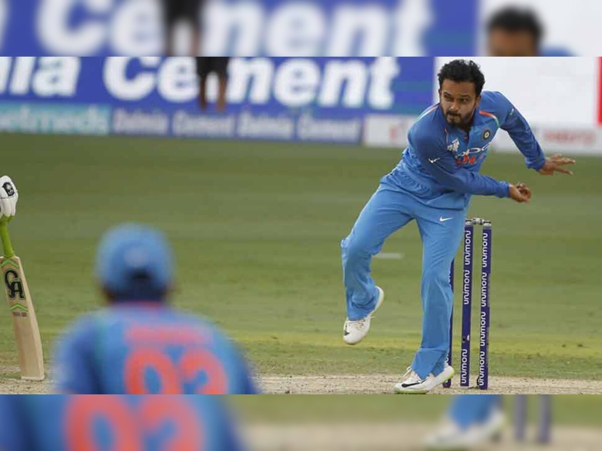 केदार जाधव ने पाकिस्तान के खिलाफ बुधवार को तीन विकेट लिए थे. (फोटो: IANS)