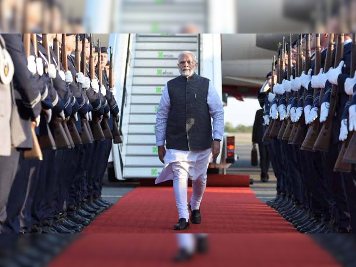 प्रधानमंत्री नरेंद्र मोदी की अगुवाई में भारत सरकार ने दुनिया की सबसे बड़ी हेल्थ बीमा योजना आयुष्मान भारत योजना की शुरुआत की है.