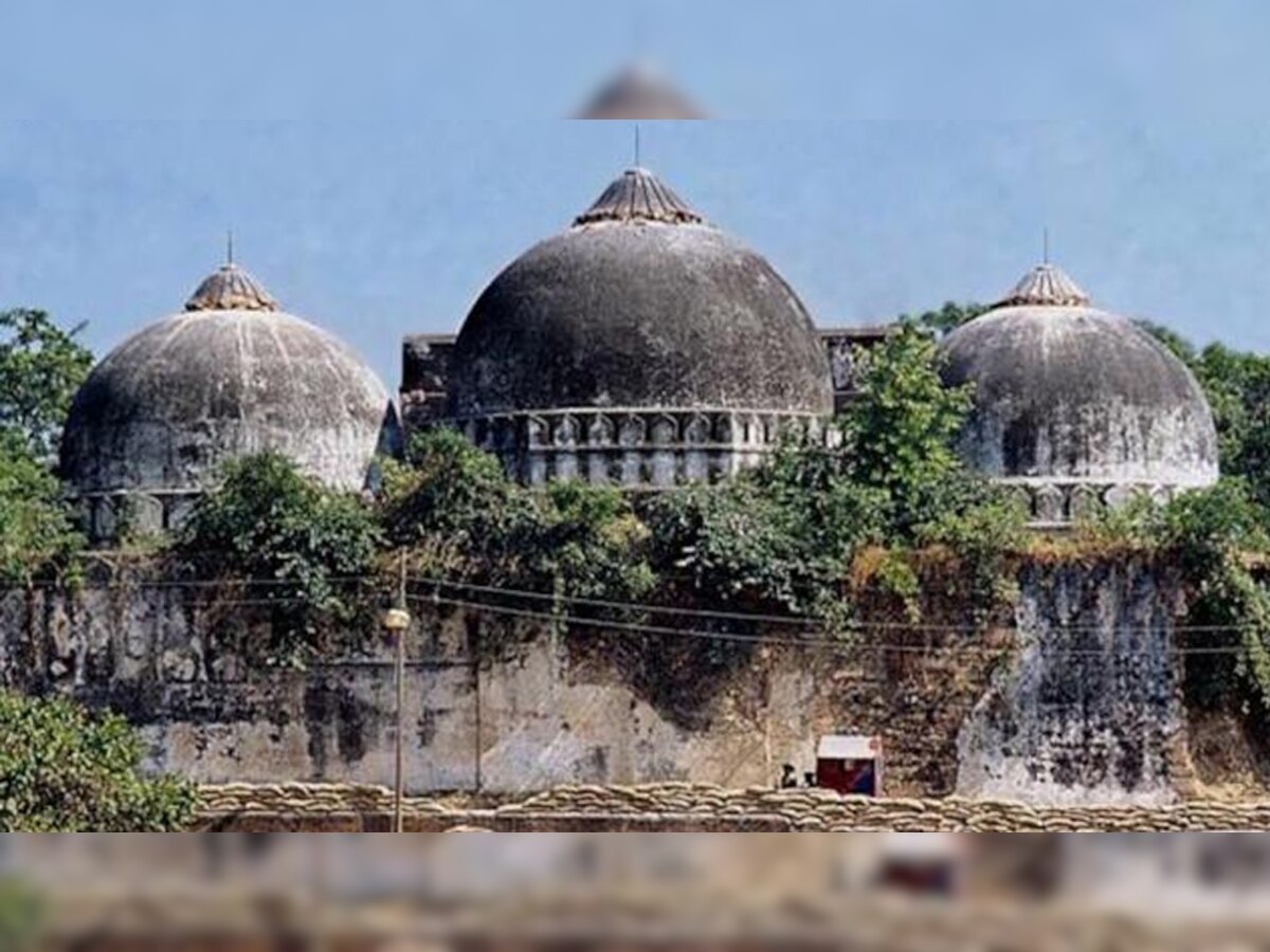 अयोध्या में राम मंदिर और बाबरी मस्जिद विवाद पर कोर्ट में सुनवाई चल रही है