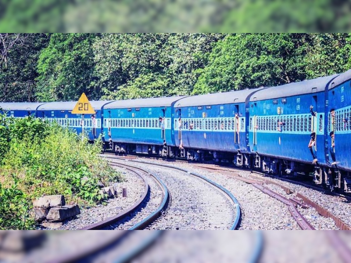 रेलवे की नई रिपोर्ट में गाड़ियों के समय से चलने की स्थित में हुआ सुधार (फाइल फोटो)