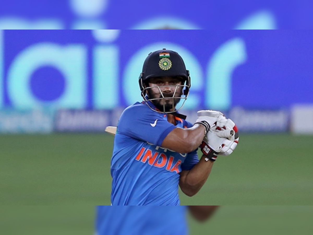 केदार जाधव ने आखिरी गेंद पर टीम इंडिया के लिए विनिंग शॉट लगाया. ( फोटो:IANS)