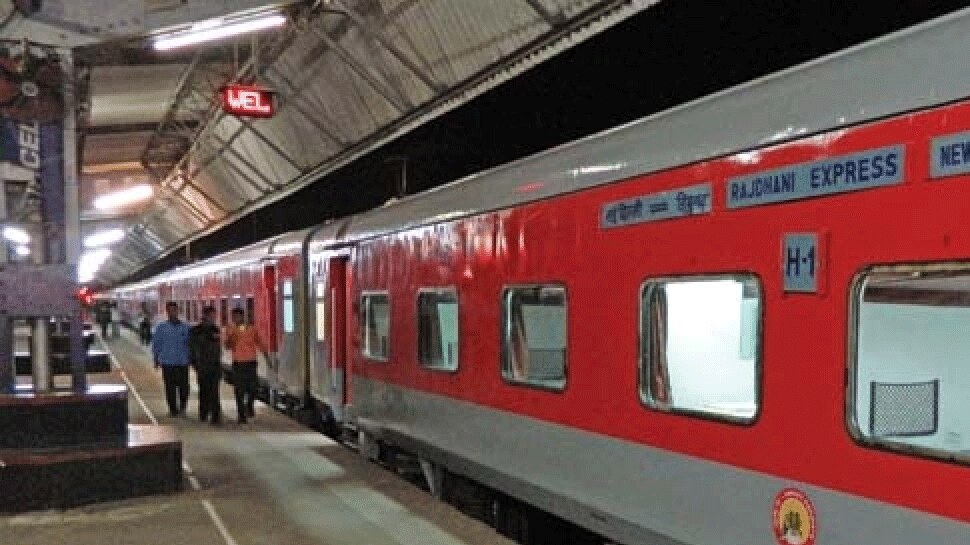 राजधानी रेलगाड़ियां हैं रेलवे की प्रीमियम ट्रेनें rajdhani express