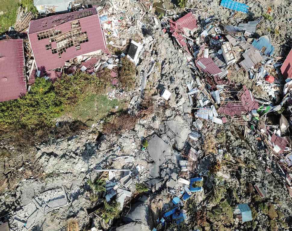 राजधानी तक ही केंद्रित है राहत और बचाव कार्य Earthquake damage in Indonesia-2
