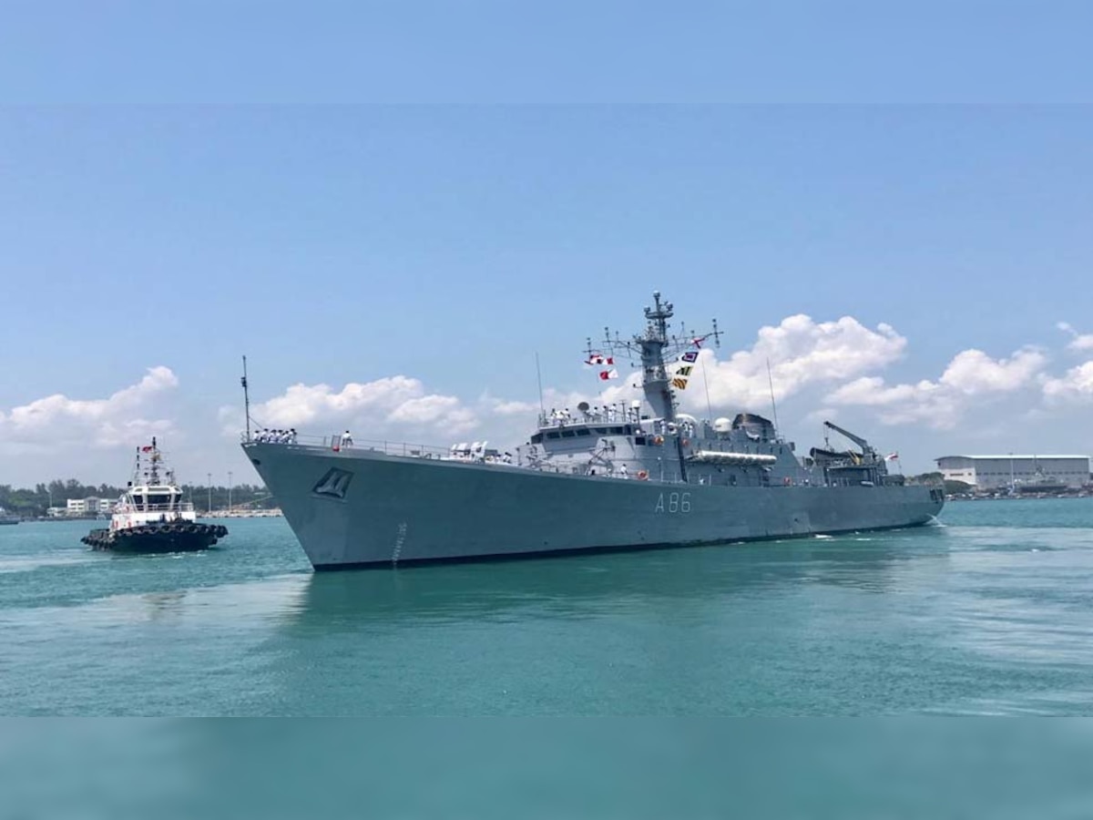 विदेश मंत्रालय ने बताया कि नौसेना के तीन पोतों - आईएनएस तीर, आईएनएस सुजाता और आईएनएस शार्दुल - के छह अक्टूबर को इंडोनेशियाई द्वीप सुलावेसी पहुंचने की संभावना है. (फोटो साभार - @indiannavy)