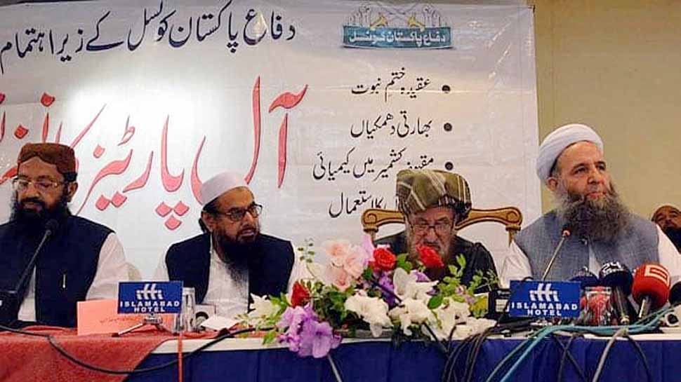 2008 मुंबई हमले के मास्टरमाइंड हाफिज सईद और पाक मंत्री एक मंच पर दिखे थे. photo : @NadeemAwan/twitter 2008 मुंबई हमले के मास्टरमाइंड हाफिज सईद और पाक मंत्री एक मंच पर दिखे थे. photo : @NadeemAwan/twitter