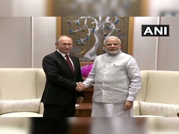 गुरुवार को पीएम मोदी से मिले रूसी राष्‍ट्रपति व्‍लादिमीर पुतिन. (फोटो ANI) 