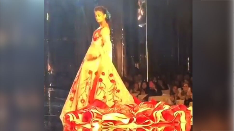 गाउन का बैक भी शानदार Aishwarya's Dress