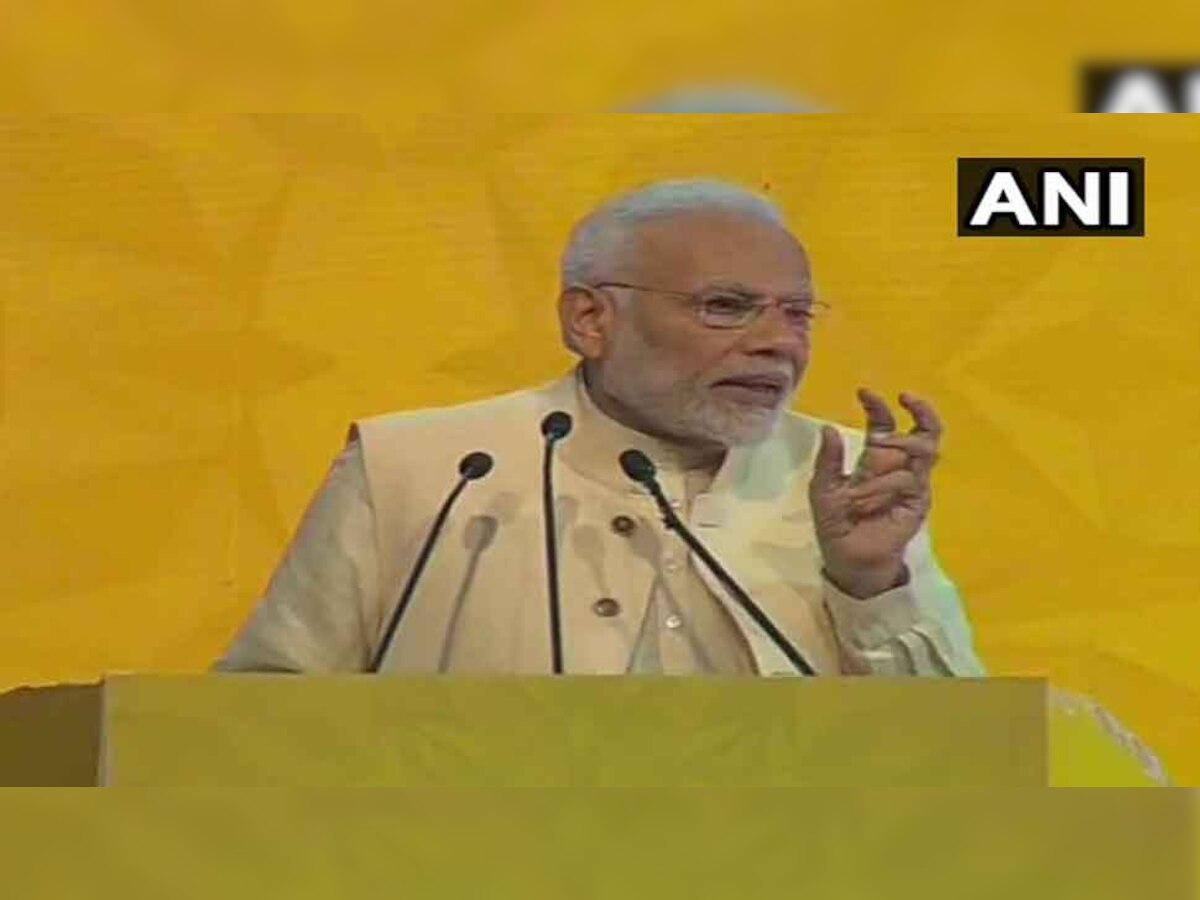 प्रधानमंत्री नरेंद्र मोदी ने देहरादून में उत्तराखंड निवेशक सम्मेलन को संबोधित किया