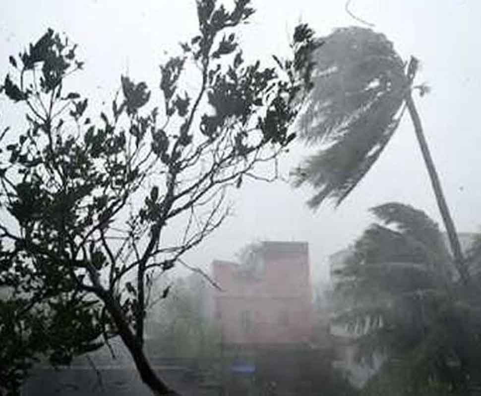 सुरक्षित स्थानों पर भेजे गए तीन लाख लोग Three lakh people sent to safe places