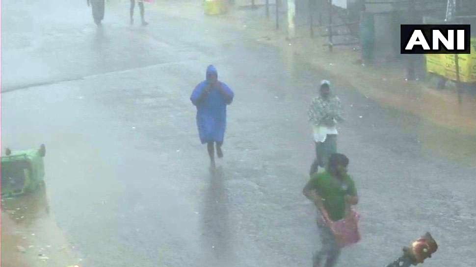 श्रीकाकुलम जिले में बड़े स्तर पर तबाही Andhra Pradeshs Srikakulam due to TitliCyclone