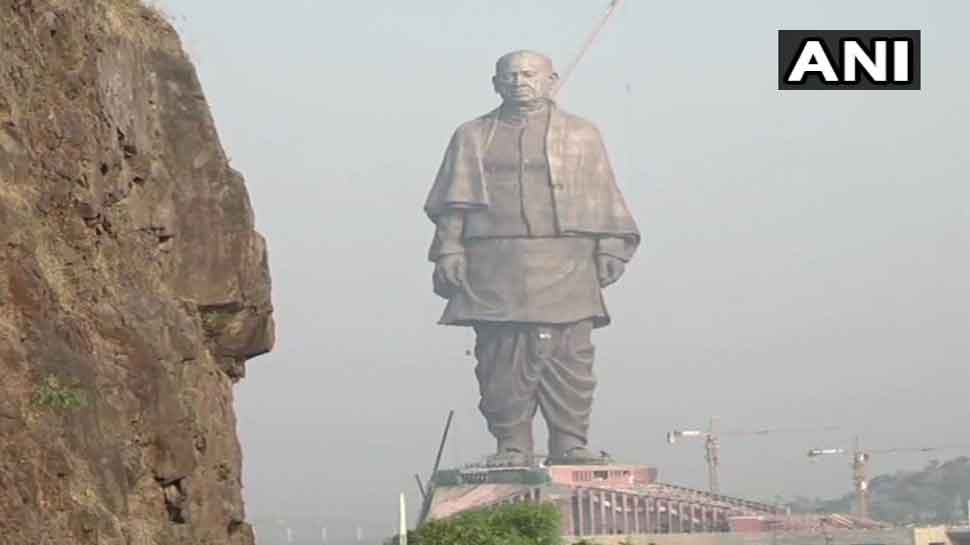 पीएम मोदी ने रखी थी मूर्ति की आधारशिला Sardar Vallabhbhai Patel's 'Statue of Unity' at Narmada bank being given final touches-2