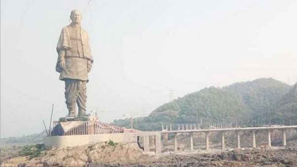 नर्मदा नदी के किनारे मूर्ति का निर्माण Sardar Vallabhbhai Patel's 'Statue of Unity' at Narmada bank being given final touches-1