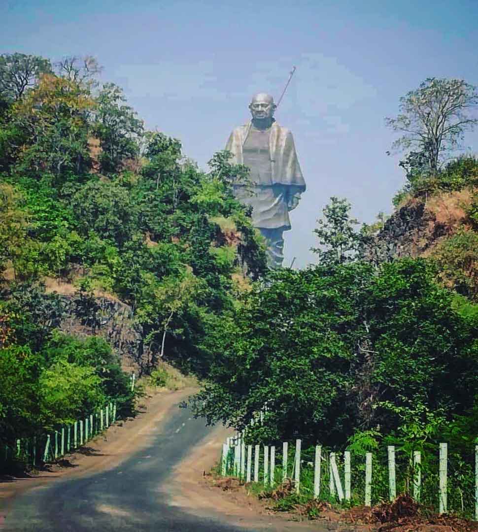 4076 मजदूरों ने तैयार की प्रतिमा 4076 workers prepare the statue