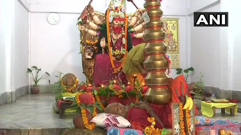 नागवेश्वर बाबा का आशीर्वाद लेने के लिए पहुंच रहे हैं लोग many people visit to see him and taking blessings