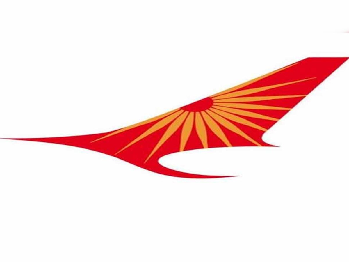 एयर इंडिया की चालक दल की सदस्य विमान से गिरीं, गंभीर रूप से घायल