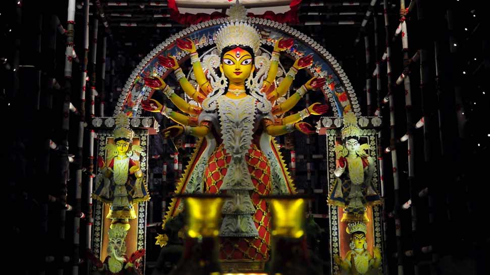 भक्तिमय होता है वातावरण Atmosphere is devotional