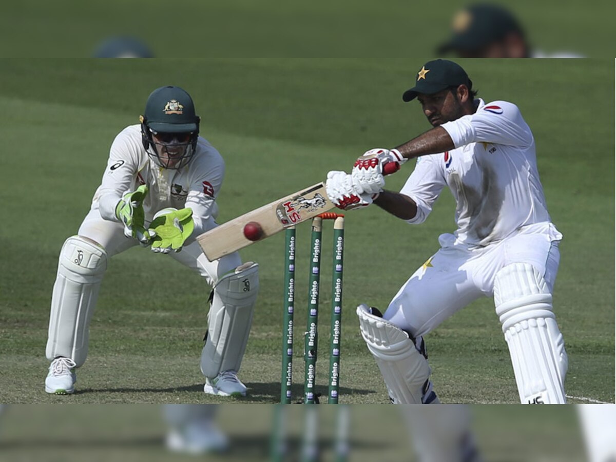 सरफराज अहमद ने अनोखा स्टांस लेकर ऑस्ट्रेलियाई गेंदबाजों को चौंका दिया था. (फोटो: PTI)