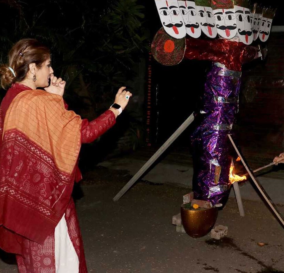 बच्चों के साथ चौकन्नी रही रवीना Raveena with kids
