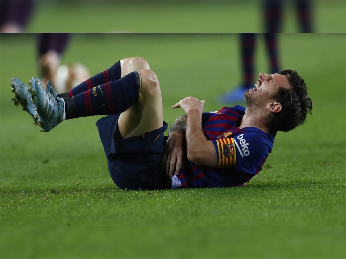 स्पेनिश लीग मैच में चोटिल हुए लियोनल मेसी (PIC : PTI)