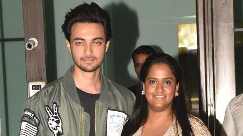 दोनों होस्ट दिखे क्यूट Aayush with Arpita