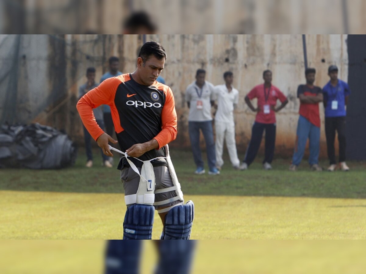 टी-20 टीम से बाहर हुए महेंद्र सिंह धोनी (PIC : PTI)