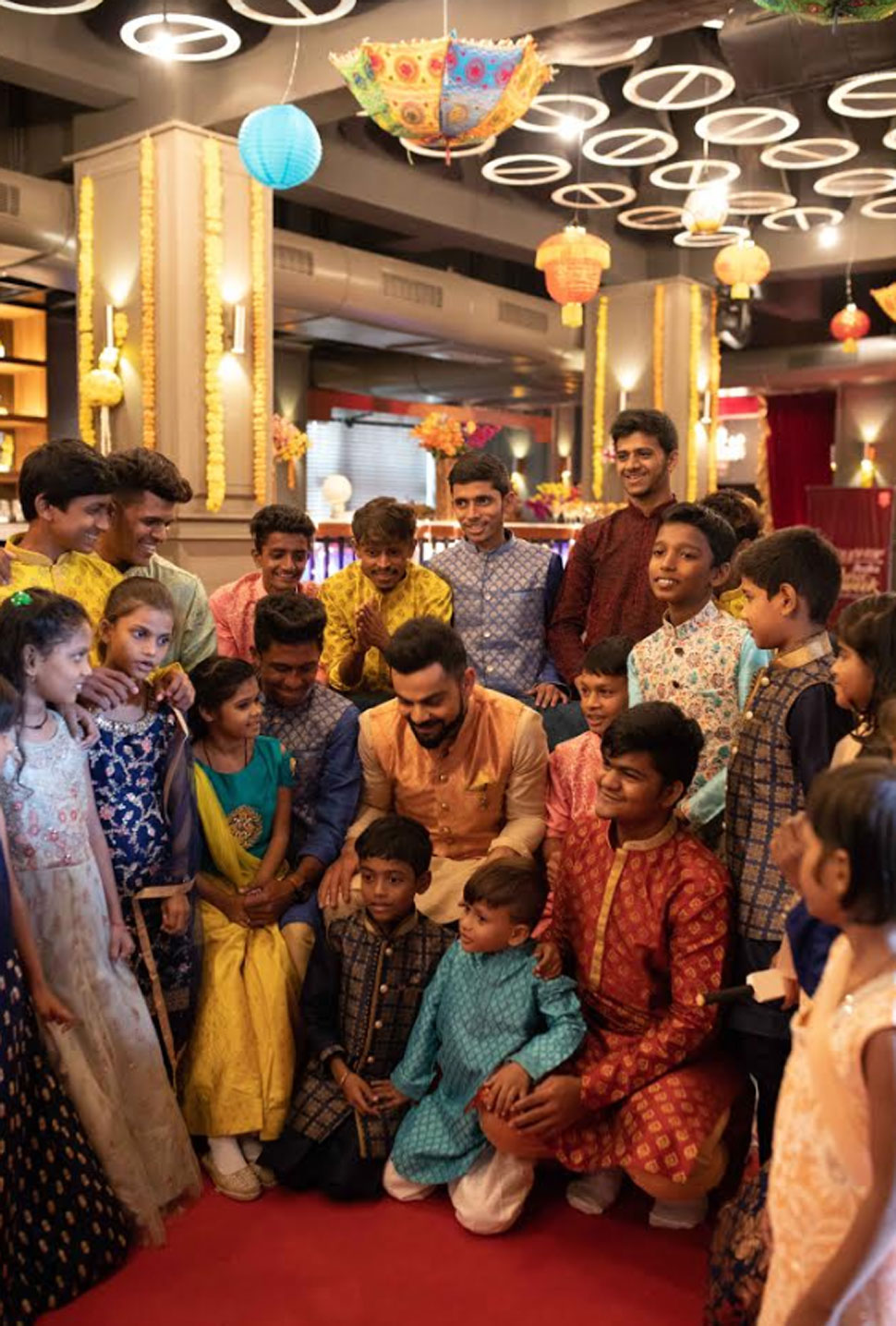 धारावी के बच्चों के साथ मनाई दिवाली Virat Kohli Diwali Celebration