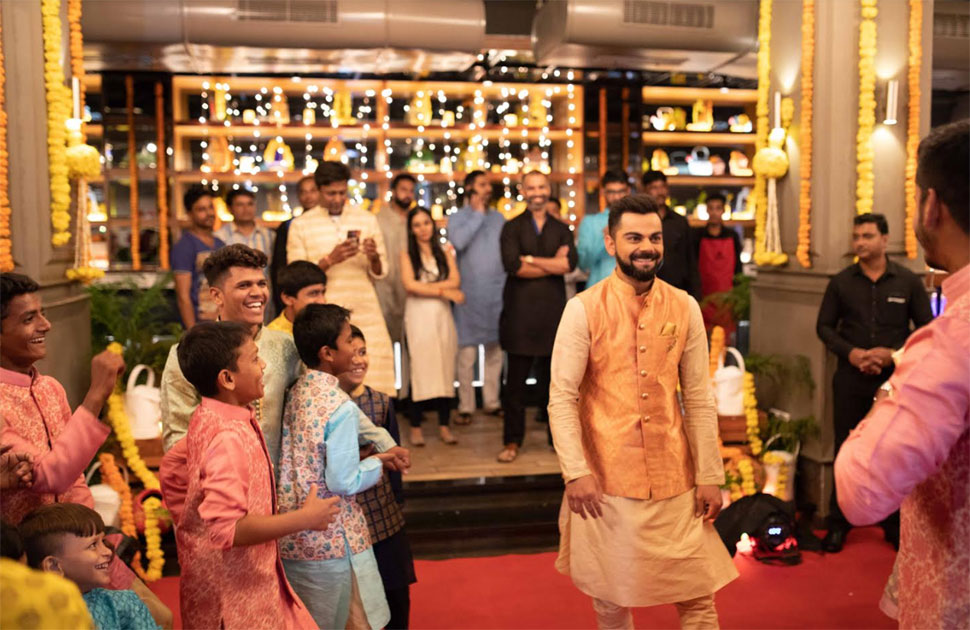 कुछ और खिलाड़ी बने सेलिब्रेशन का हिस्सा Virat Kohli Diwali Celebration