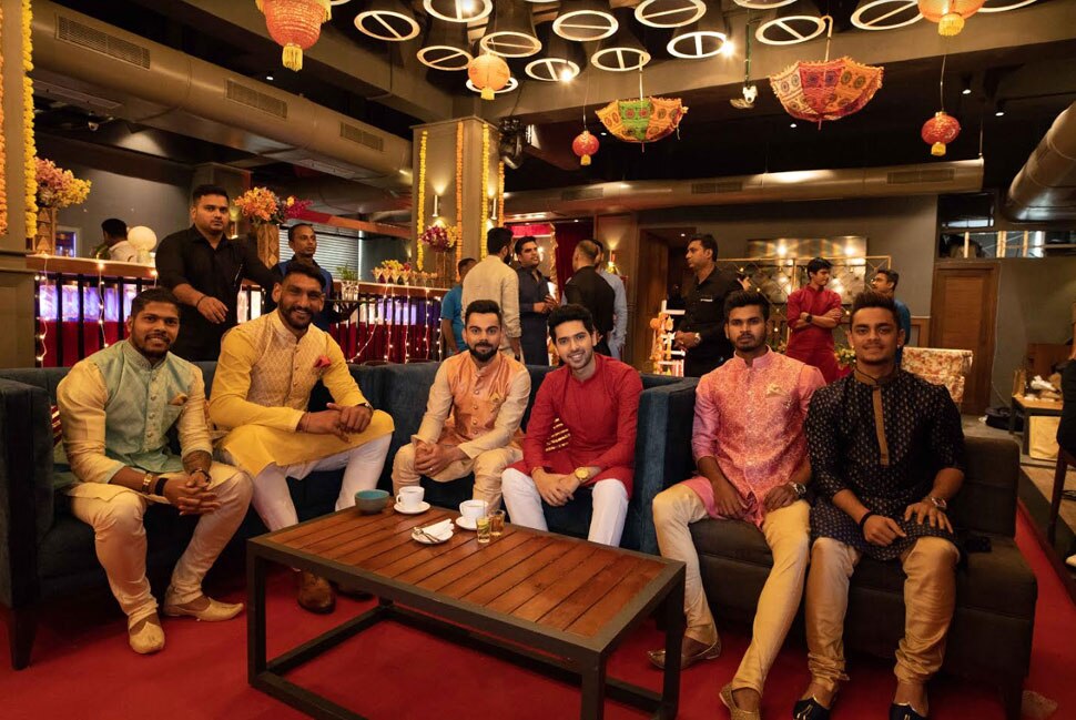 बच्चों ने दिया म्यूजिकल परफॉर्मेंस Virat Kohli Diwali Celebration