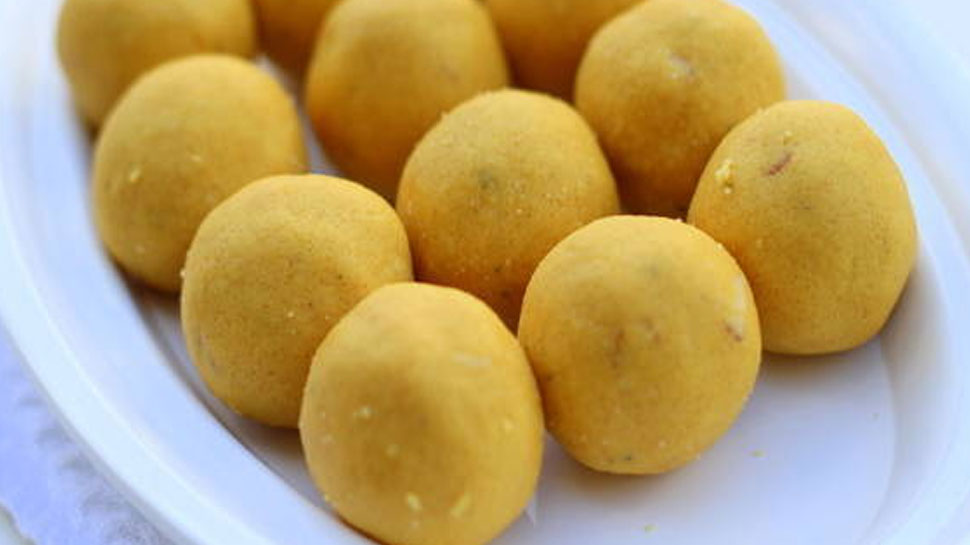 लड्डूयों को सजाने का सही तरीका Right way to decorate laddoos