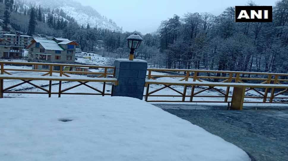 सोलांग घाटी में गिरी बर्फबारी snowfall in solang valley in himachal