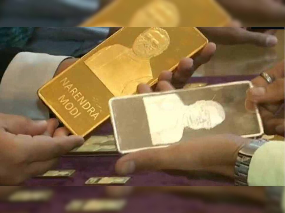 सूरत के ज्वेलर्स ने पीएम मोदी की तस्वीर वाली सिक्के जारी किए हैं.