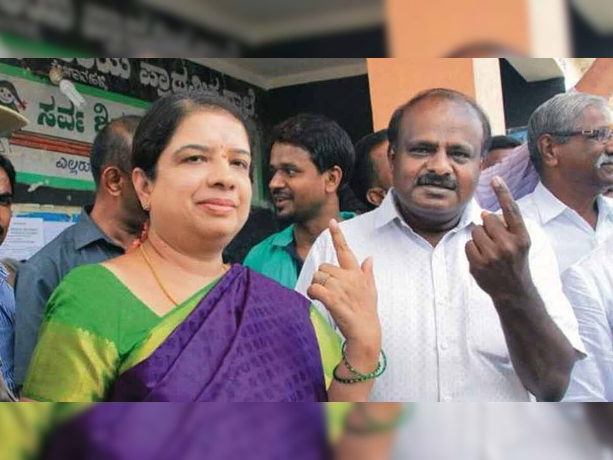 Karnataka By-Election 2018: कर्नाटक के मुख्यमंत्री एच डी कुमारस्वामी की पत्नी अनिता कुमारस्वामी ने रामनगर सीट से जीत दर्ज की हैं.