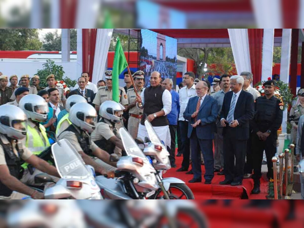 दिल्ली पुलिस के बेड़े में जोड़ी गई 300 नई रफ्तार पीसीआर बाइक 