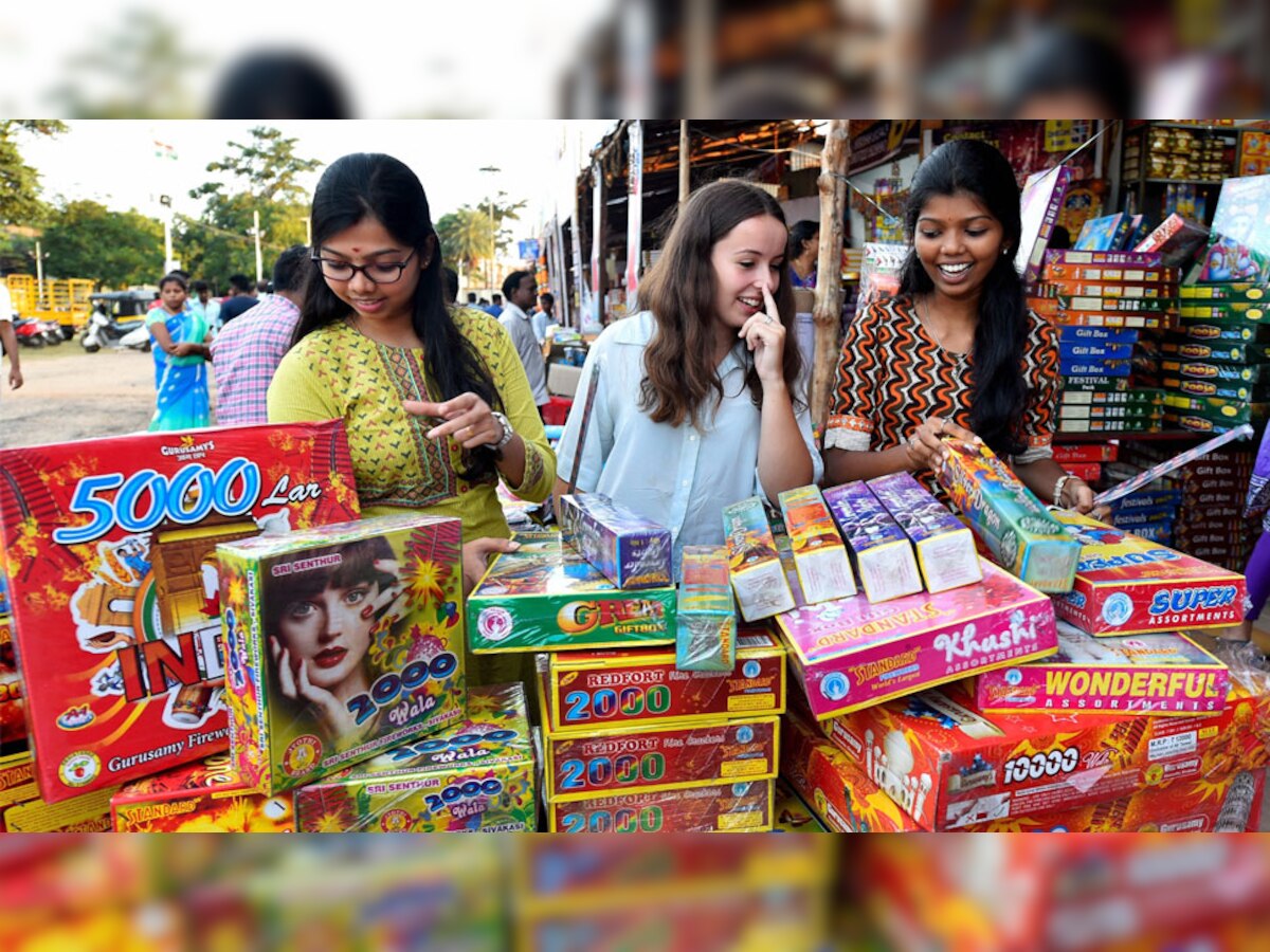 दिल्ली-NCR में पटाखों का 500 करोड़ रुपये का स्टॉक बेकार, बिक्री 40 फीसदी घटी