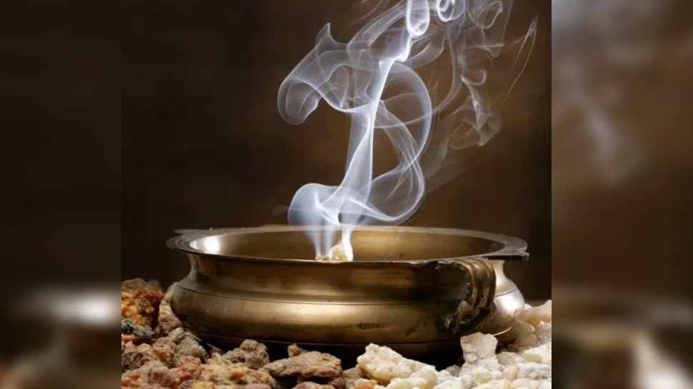 धूपन Smoke by burning herbs